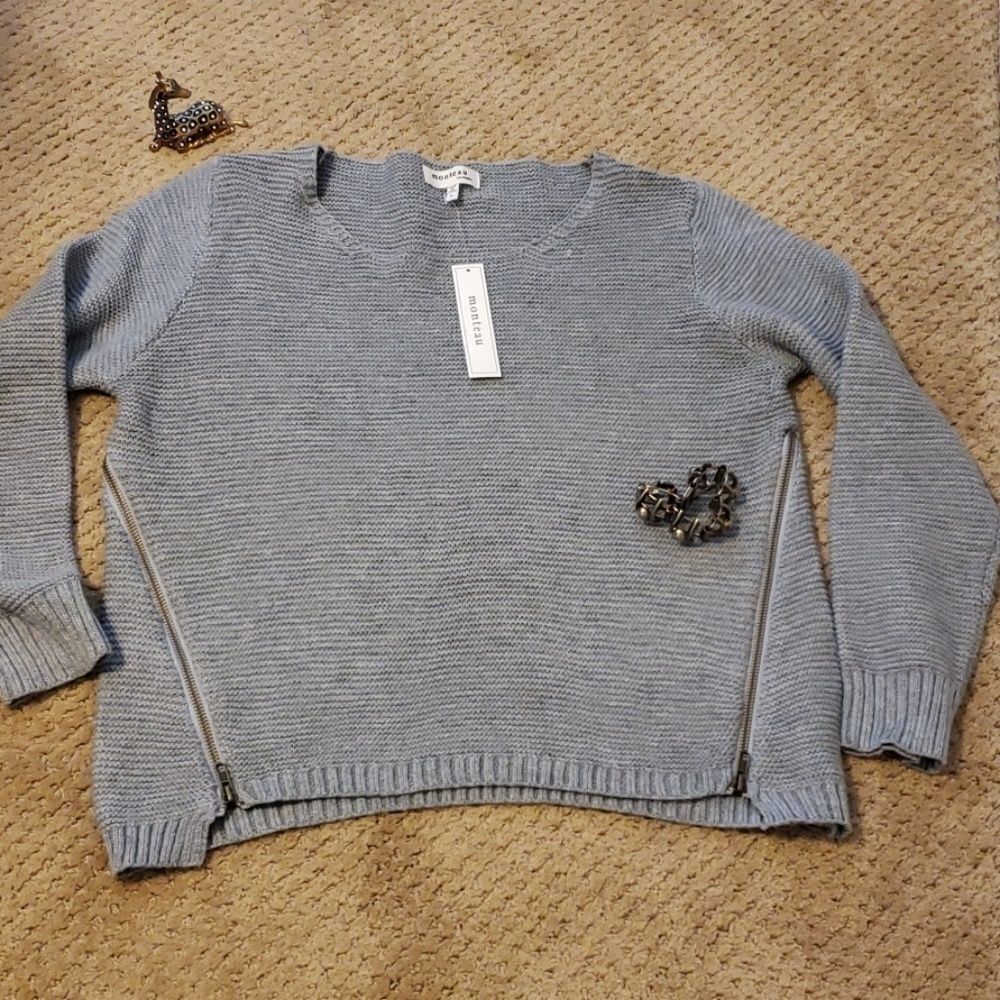 Monteau gray sweater.‎